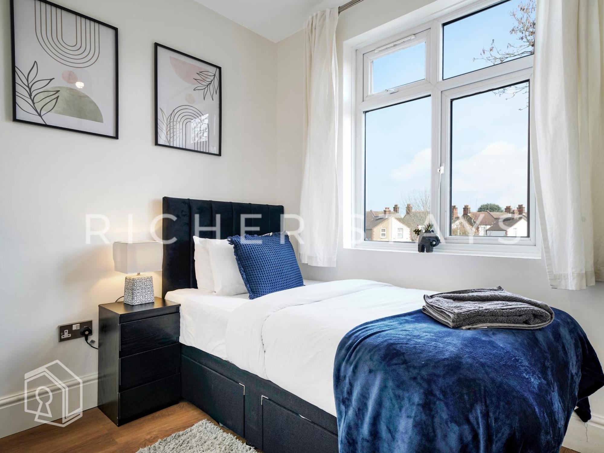 Watford Large 5Br Home - Contractors & Families Εξωτερικό φωτογραφία